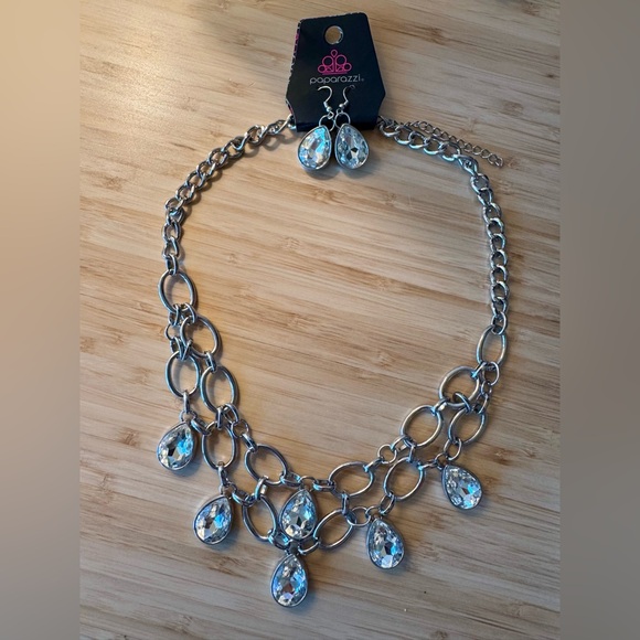 Silver Show Stopper Necklace and Earrings Set (NWT) - Picture 4 of 9